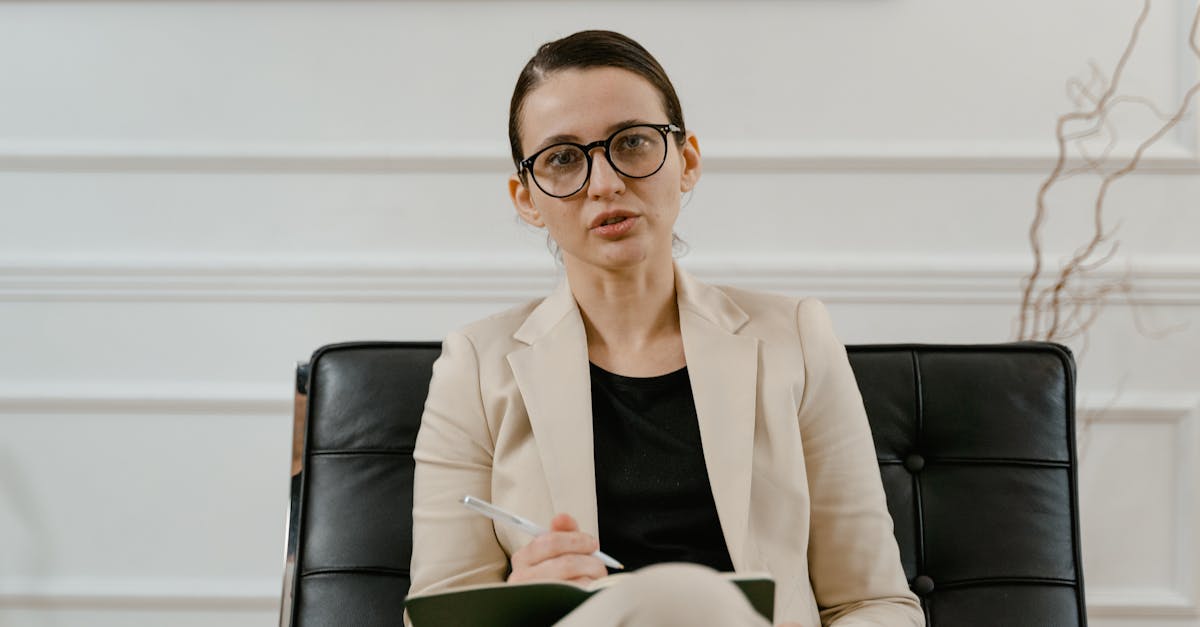 découvrez les clés d'une présentation d'interview réussie dans notre guide complet. apprenez à vous préparer, à valoriser vos compétences et à impressionner les recruteurs grâce à des conseils pratiques et des astuces infaillibles.